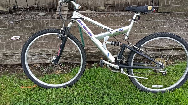 mongoose lightweight aluminum mountain bike