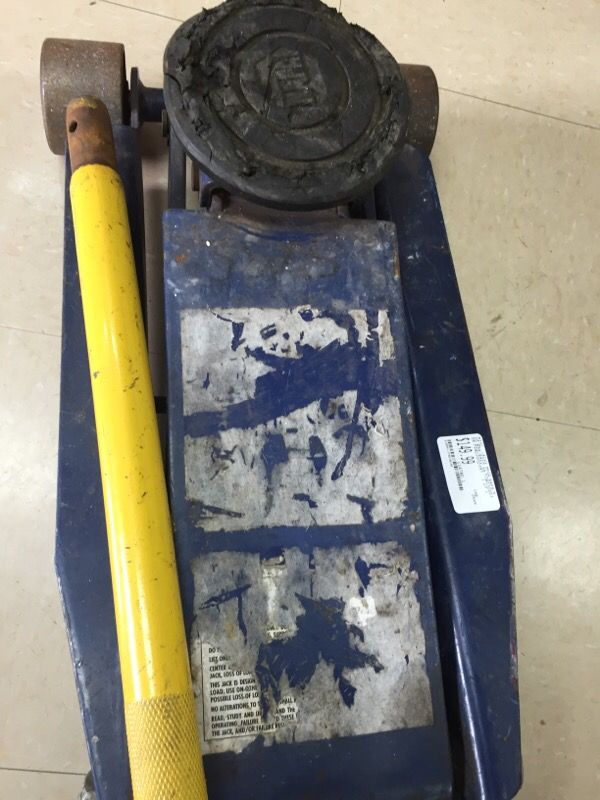 Napa Model 8996420 3.5 ton Floor jack for Sale in Kenmore, WA OfferUp