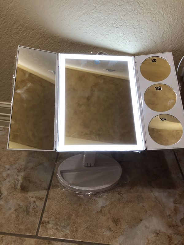 Trifold Lighted Makeup Mirror Large For In Splendora Tx Offerup