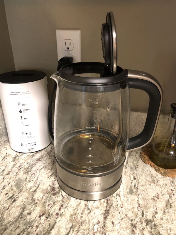 BREVILLE crystal clear electric tea kettle for Sale in Woodinville, WA