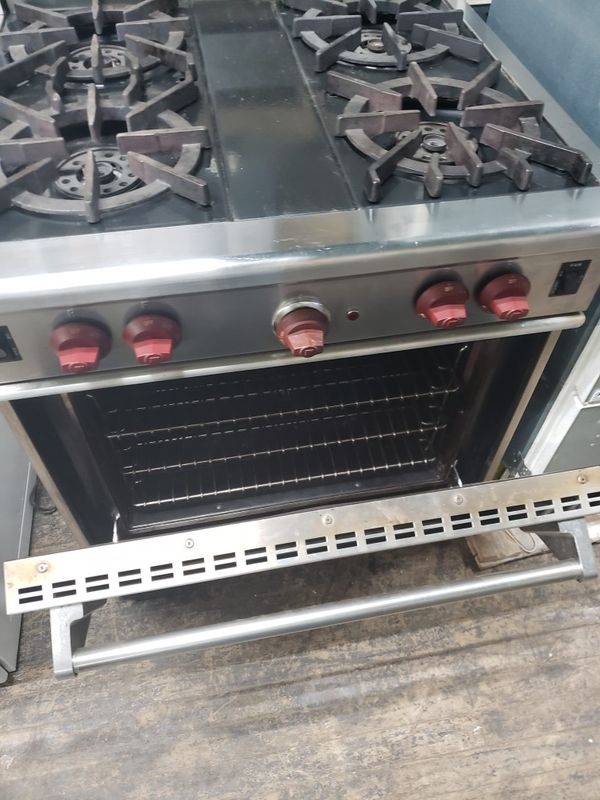 30" Wolf gas range for Sale in Chicago, IL OfferUp