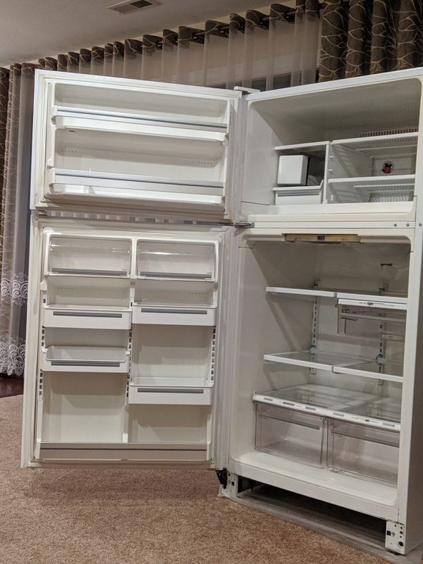 Maytag Refrigerator 18.6 cu. ft. RTD 1900 DAE for Sale in Palos Hills