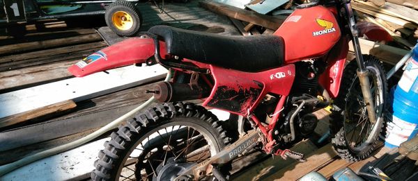 HONDA DIRT BIKE 1983 CLASSIC xR 200 STARTS* RUNS BEEN IN STORAGE NEEDS ...