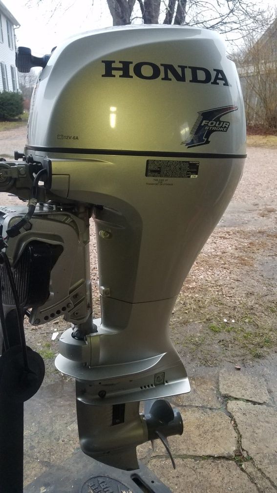 Honda 8 hp 4 stroke Outboard Short Shaft " Like New" for Sale in