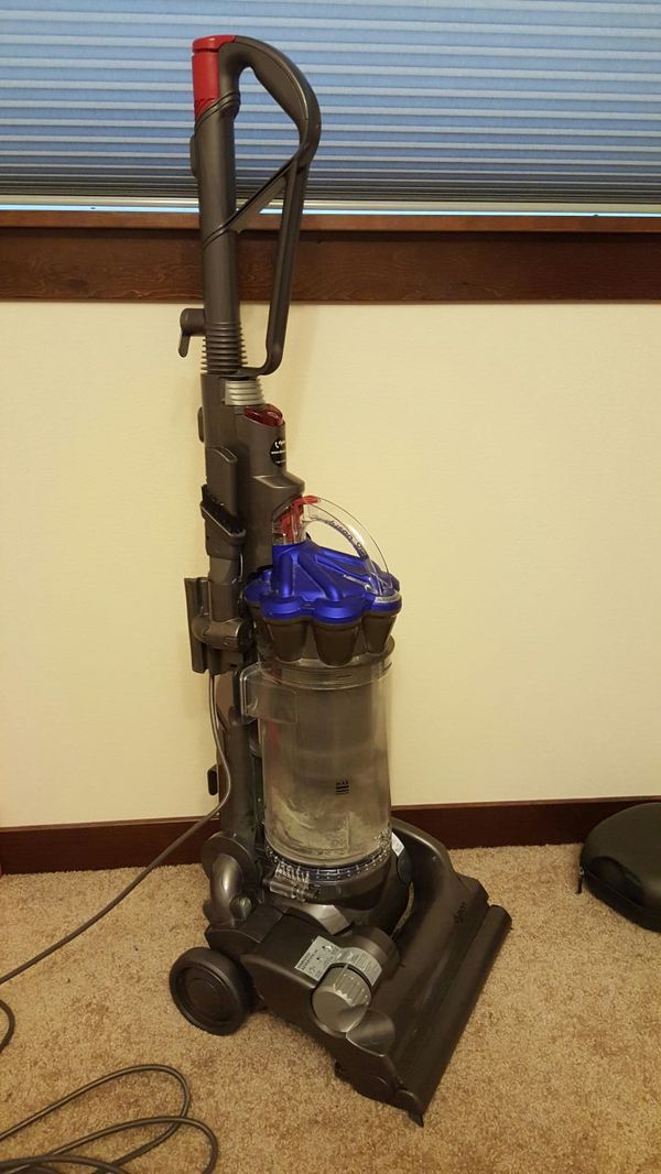 Dyson DC33 MultiFloor Upright Bagless Vacuum for Sale in Mill Creek