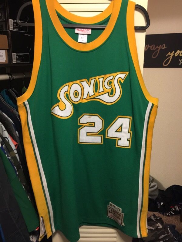 sonics red jersey