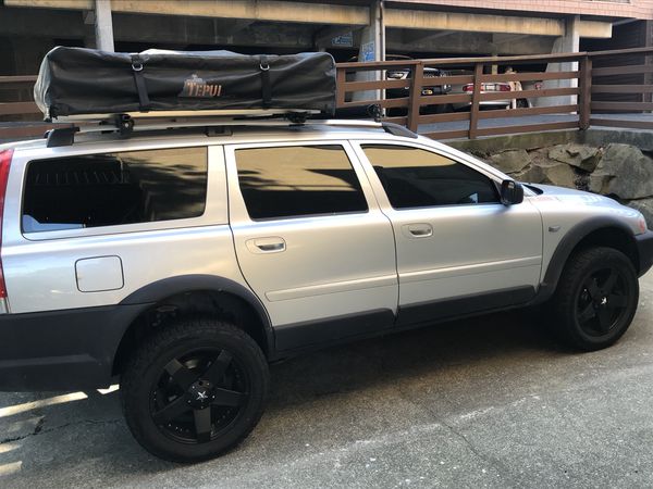 lifted volvo crossover