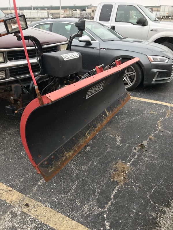 Chevy Tahoe w/snow plow for Sale in Melrose Park, IL - OfferUp