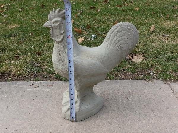 yard rooster statue