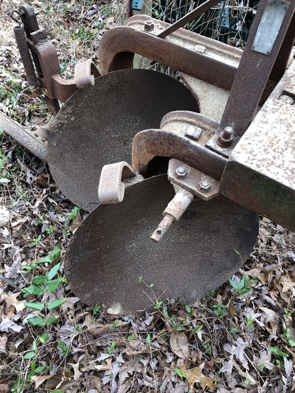 Dearborn two bottom disc plow for Sale in Brodnax, VA OfferUp