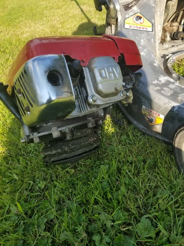 Honda commercial HR215 3speed mower! will need put together! Engine