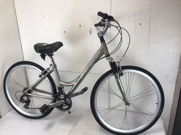 schwinn avenue women's bike