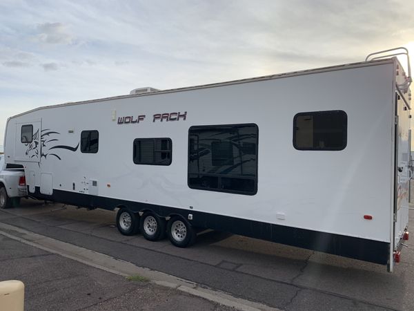 2008 Cherokee Wolf Pack 5th Wheel Toy Hauler With Bedroom Slide Out for