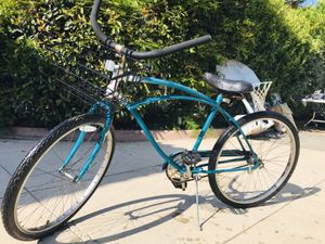 BEACH CRUISER BICYCLE WITH BASKET READY TO GO ! for Sale in Covina, CA
