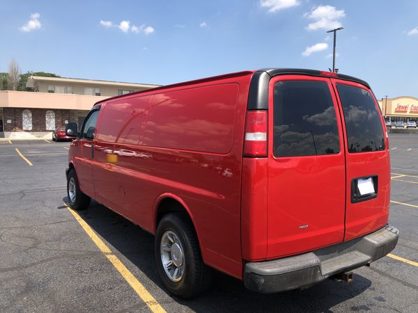 03’ Chevy Express 2500 Extended w/6.0 liter for Sale in Chicago, IL