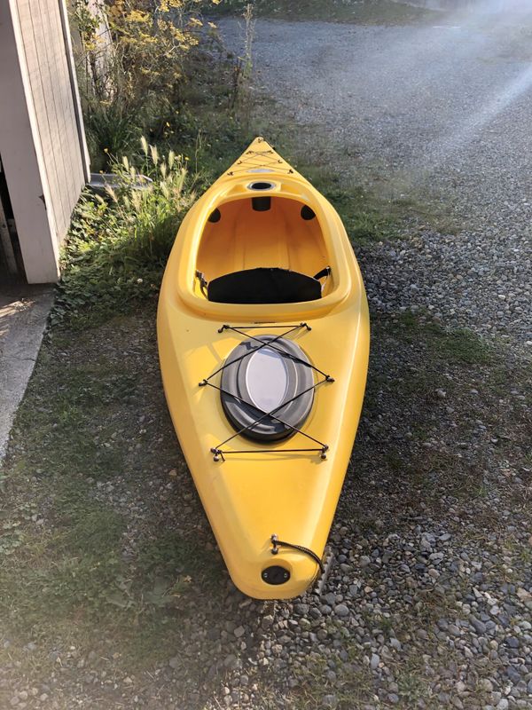 Clearwater 10 foot kayak w/ hatch storage, Paddles & Life Jacket