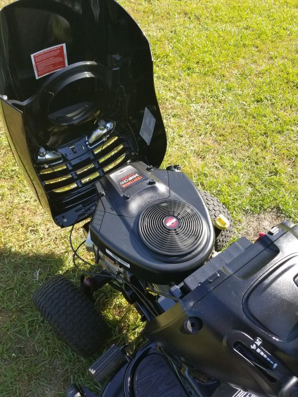 Craftsman YS4500 Riding Lawn Mower. 24Hp. Intek. Automatic Transmission