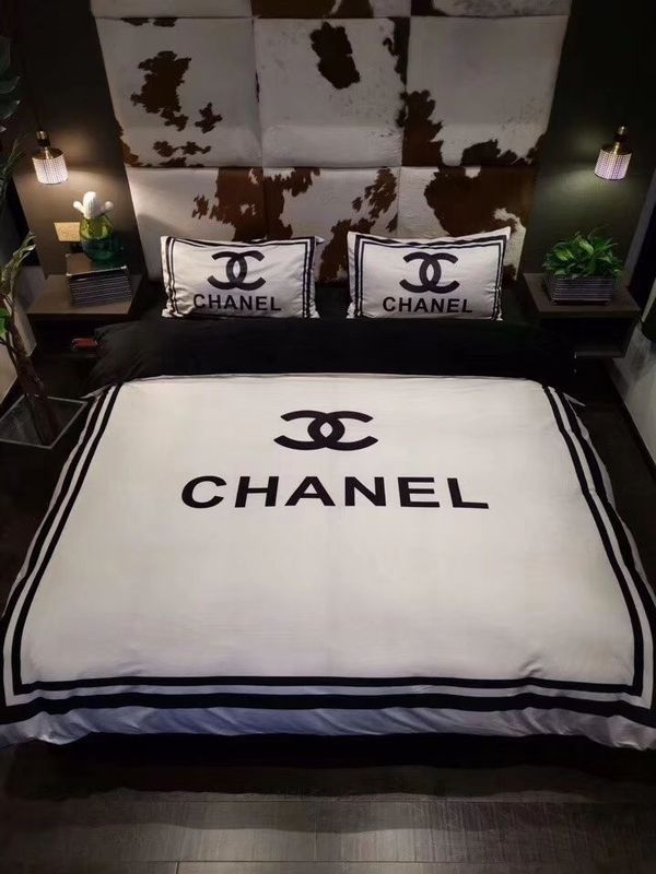 Chanel Bedding Set (QUEEN) for Sale in Los Angeles, CA OfferUp