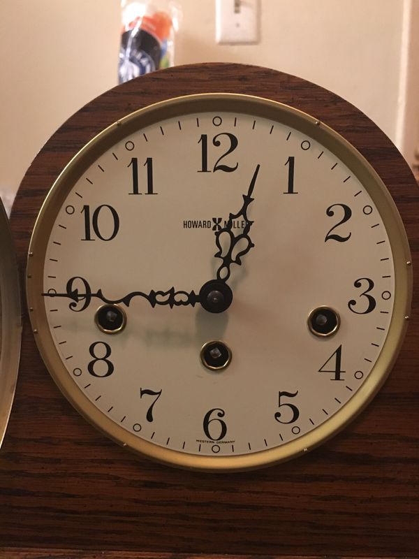 Antique Howard Miller Model 612618 Mantle Clock for Sale in Norwalk