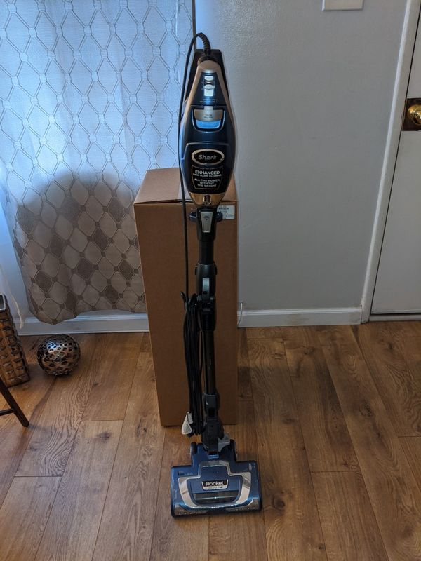 Shark rocket deluxe pro ULTRALIGHT vacuum cleaner..model uv330 for Sale