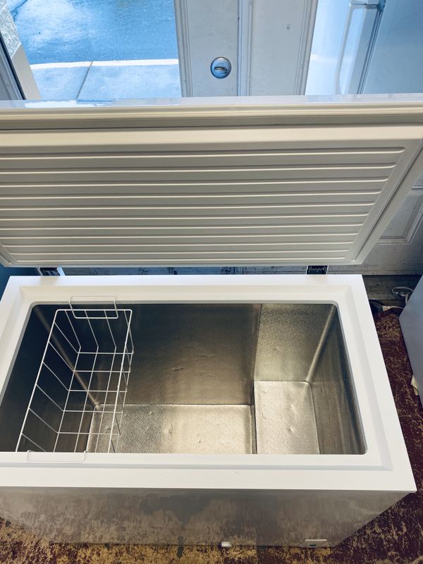 Idylis 7.1cu ft Manual Defrost Chest Freezer White for Sale in Everett, WA OfferUp