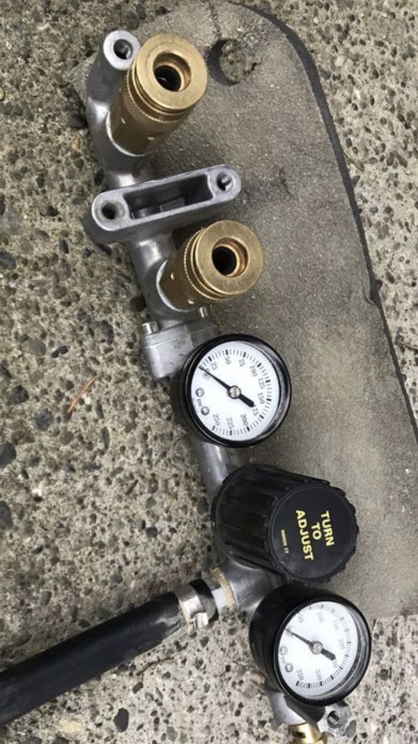 DEWALT DWFP55130 2.5 Gallon 200 PSI AIR COMPRESSOR MANIFOLD REGULATOR