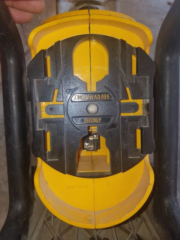DEWALT DW073 CORDLESS ROTARY LASER LEVEL 18V BUNDLE for Sale in Houston
