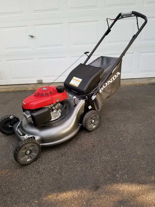 Honda HRR216k10VKAA lawnmower with smart drive System. 2018 model was