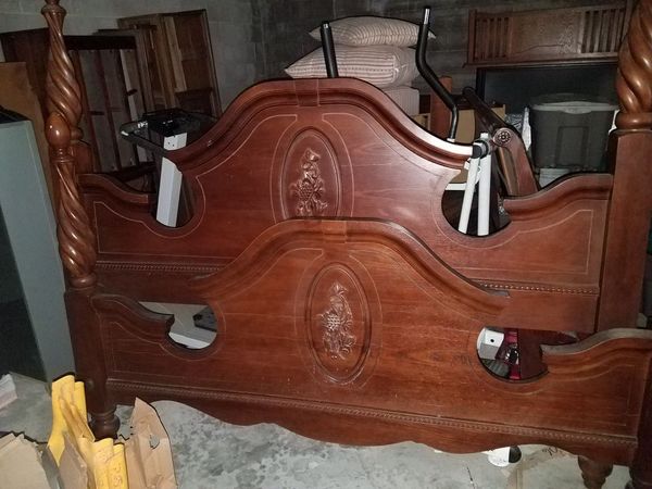 Arbek Canterbury Walnut 4pc Bedroom Set King Size Post Bed Armoire And Dresser W 3 Panel Mirror For Sale In Baytown Tx Offerup