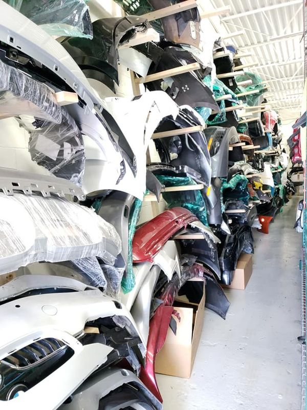 HOOD BUMPERS HEADLIGHTS USED AUTO BODY PARTS / WE SHIP NATIONWIDE for
