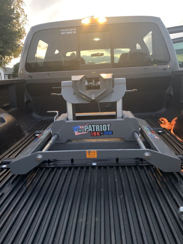 B&W Patriot 18K Slider 5th Fifth Wheel Trailer Hitch, mounting rails
