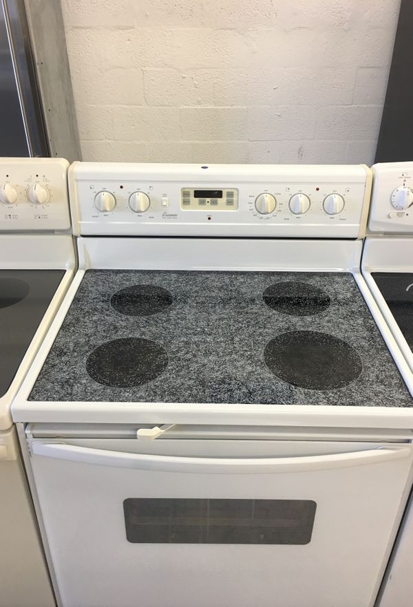 White Amana Stove! Excellent conditions! Self clean oven! Glass on top