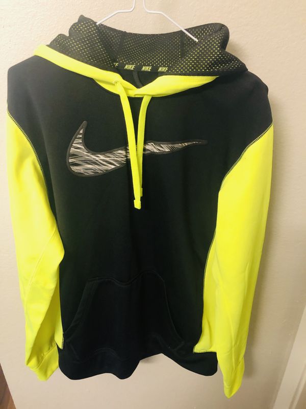 Nike Therma-Fit Hoody for Sale in Long Beach, CA - OfferUp