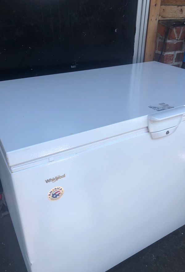 Whirlpool 14.8 cubic ft deep freezer for Sale in Virginia Beach, VA