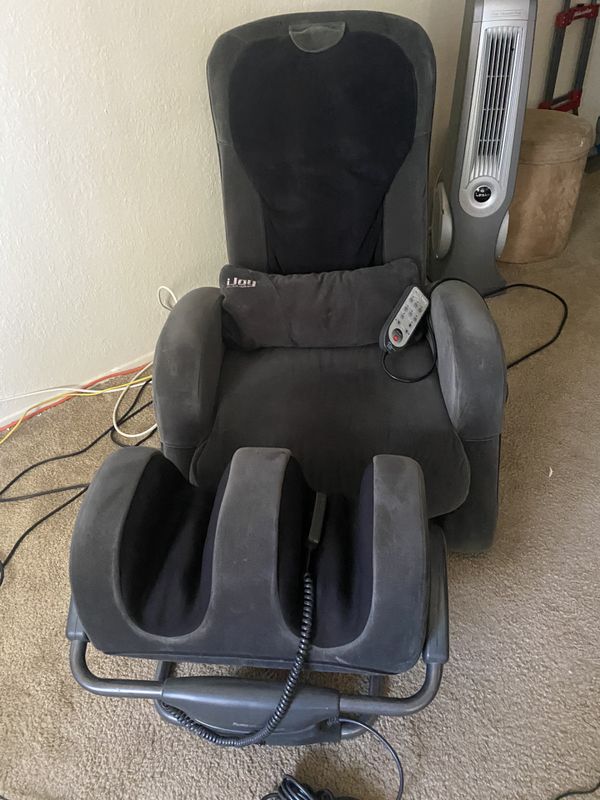 iJOY MASSAGE CHAiR & OTTOMAN for Sale in San Diego, CA OfferUp