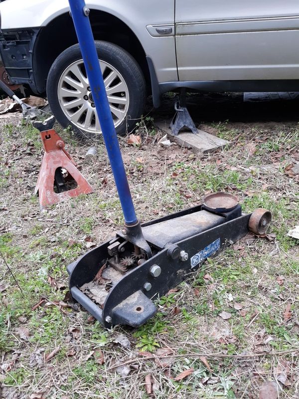 Kobalt 3 Ton rapid release floor jack ( trolley jack) for Sale in