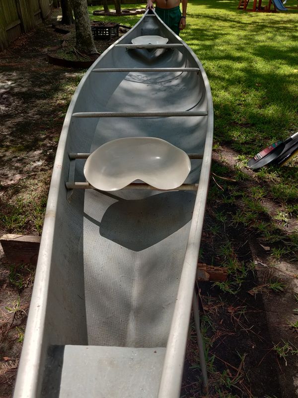 18 ft Sawyer Fiberglass Canoe for Sale in Conroe, TX OfferUp