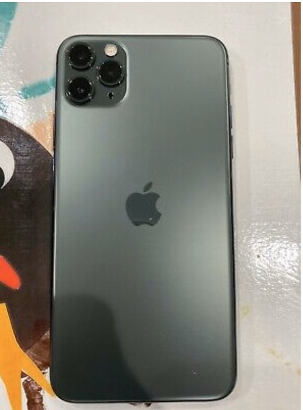 iPhone 11 Pro Max only had it for a month 64gb Verizon for Sale in Long Beach, CA - OfferUp