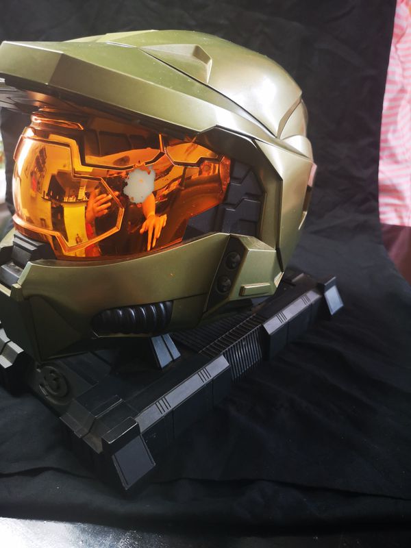 Halo 3 Legendary Edition Master Chief Helmet and Stand for Sale in ...