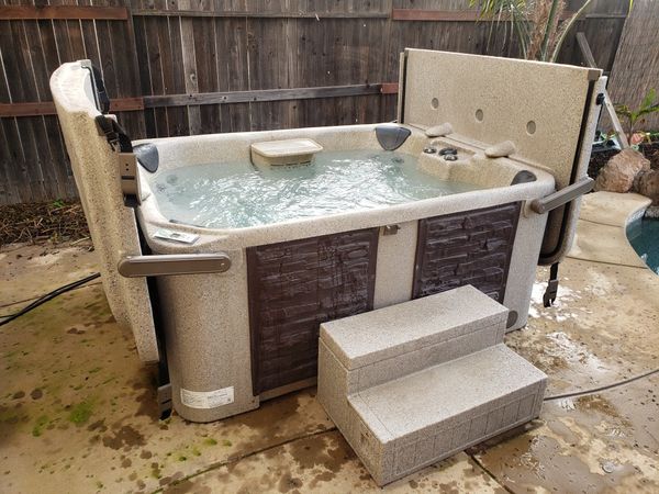 Eco-spa hard cover hot tub for Sale in Elk Grove, CA - OfferUp