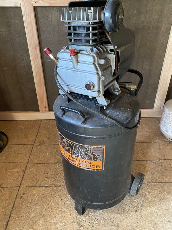 Central Pneumatic 21 Gallon Air Compressor for Sale in Williamsburg, VA