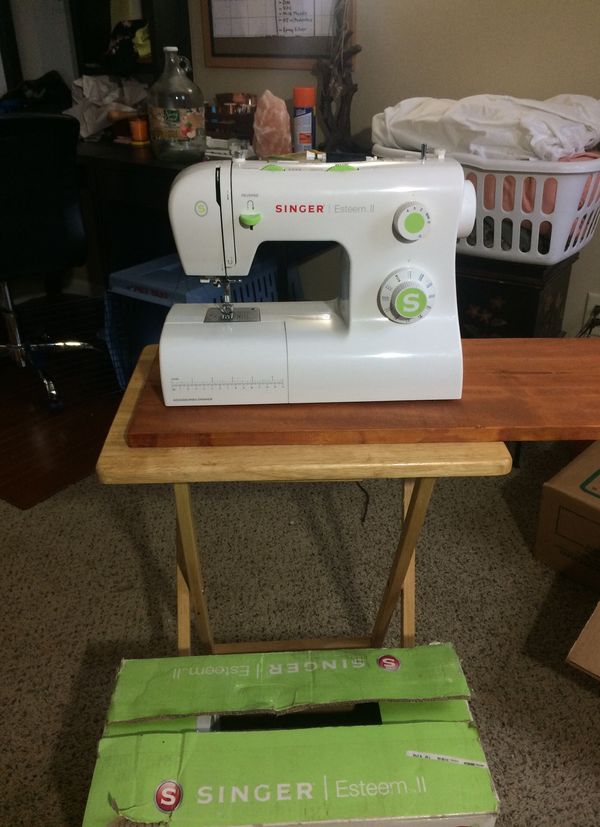 Singer Esteem II Sewing Machine for Sale in Indianapolis, IN - OfferUp