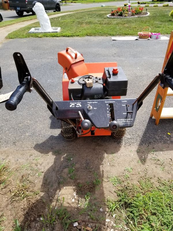 ARIENS ST524 Snowblower with tire chains for Sale in East Hartford, CT
