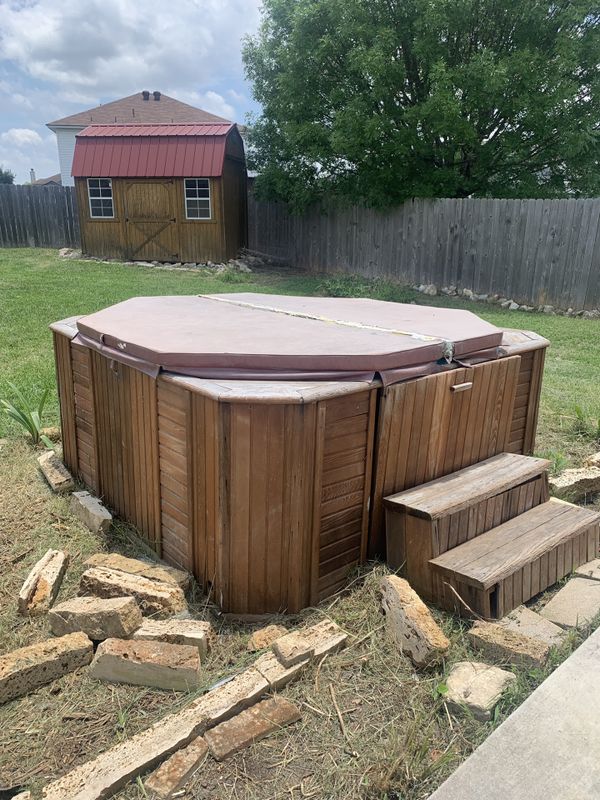 Hot tub ( big ) for sale! Works perfect for Sale in San Antonio, TX