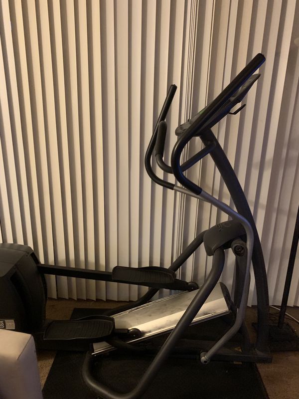 Precor Elliptical in great condition. It comes with its manual