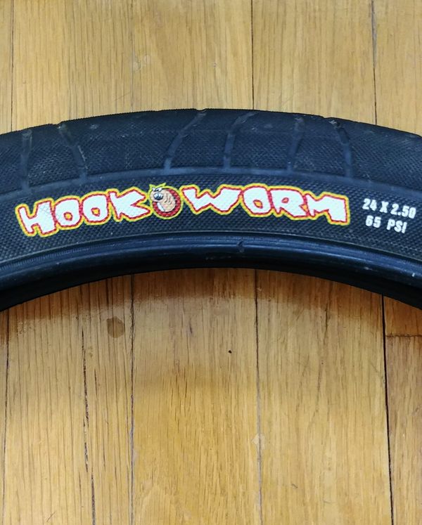 26 hookworm tires