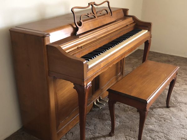 wurlitzer spinet piano.