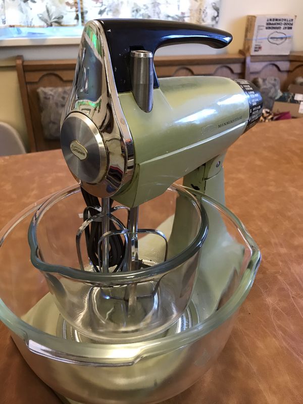 Vintage 1960’s Sunbeam Mixmaster Avocado Green Stand Mixer for Sale in