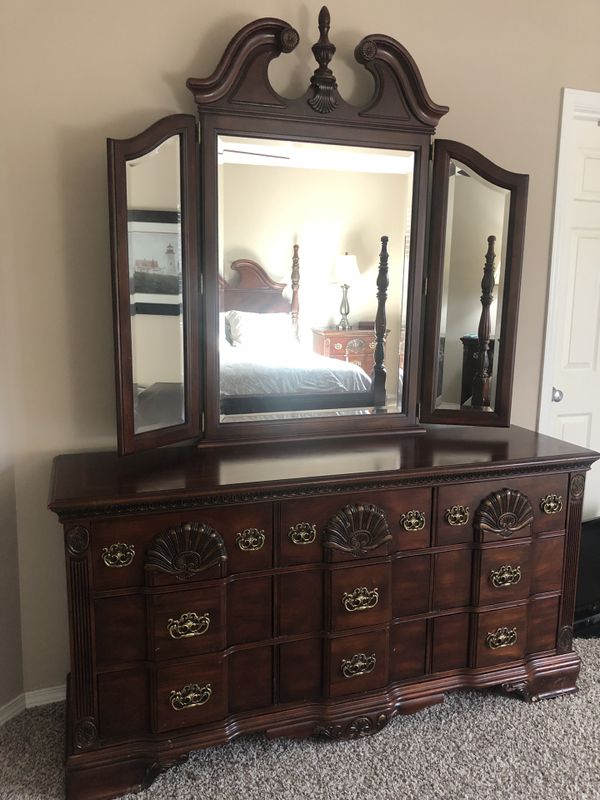 6pc Kathy Ireland Queen bedroom set. for Sale in Puyallup, WA OfferUp