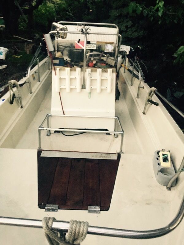 Boston Whaler Montauk 17 Full SS Railings for Sale in San Antonio, TX
